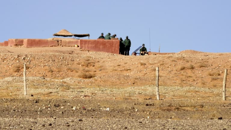 Des soldats marocains à un poste-frontière dans la région d'Al-Mahbes, au Sahara occidental, en février 2017