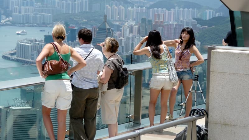 Les Chinois, premiers consommateurs des produits de luxe, sont de moins en moins nombreux à Hong Kong.