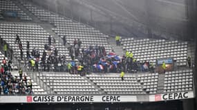 Les supporters de l'OL s'installant en tribune avant ce qui aurait dû être le coup d'envoi d'OM-OL, 29 octobre 2023