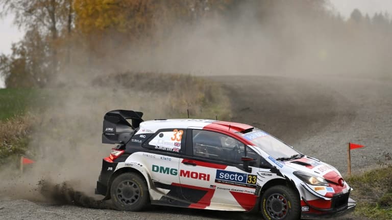 Le Britannique Elfyn Evans, au volant de sa Toyota, lors de la 13e spéciale du Rallye de Finlande, le 2 octobre 2021 sur la route d'Arvaja