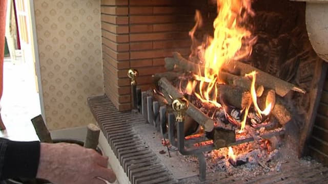 Les feux de cheminée à foyer ouvert comme celui-ci resteront autorisés l'an prochain en Ile-de-France.