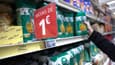 Inflation: une étiquette avec un prix pour des pâtes dans un rayon de supermarché (illustration)