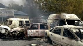 Des véhicules incendiés à Moirans, mardi. 