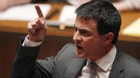 "Que je sache, ce n'est pas moi qui ai décidé cette baisse", a déclaré le ministre de l'Intérieur.