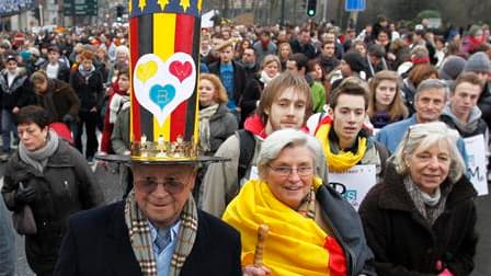 Des milliers de Belges ont défilé dimanche dans les rues de Bruxelles pour réclamer un gouvernement, plus de sept mois après les élections législatives de juin. La Belgique a désormais atteint son 223e jour sans gouvernement. /Photo prise le 23 janvier 20