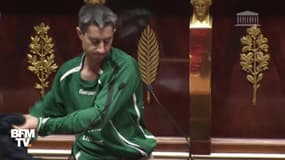 François Ruffin en maillot de foot à l’Assemblée 