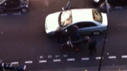 Un retraité de 65 ans a porté plainte après avoir reçu début février plusieurs coups d'un policier en civil lors d'un contrôle routier à Paris qui a dégénéré.