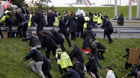 Les salariés d'Air France ont violemment manifesté ce lundi 