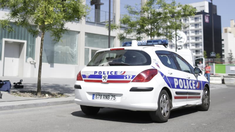 La police surveille les allers et venues aux abords de la résidence universitaire où vivait Sid Ahmed