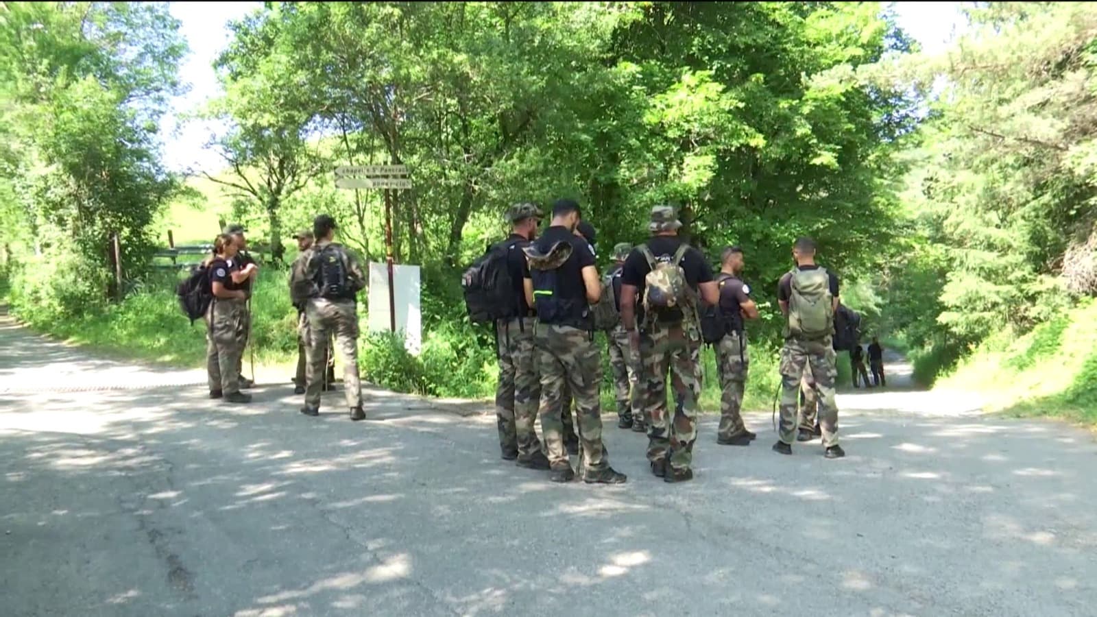 Des militaires en pleine opération de ratissage le 13 juillet 2023 au Haut-Vernet, commune où a disparu le jeune Émile