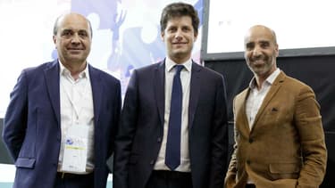 Hervé Beroud, directeur général de BFMTV, Julien Denormandie, ministre chargé de la Ville et du Logement et Driss Ettazaoui, vice-président de l'association Ville & Banlieue et vice-président de l’agglomération Évreux-Portes de Normandie.