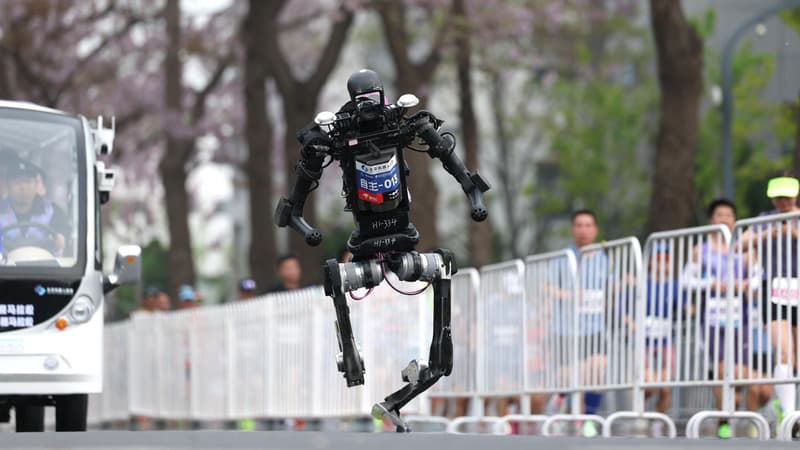 Leurs performances ne cessent de s'améliorer: en Chine, des robots humanoïdes battent le record du monde du semi-marathon