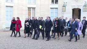 Le nouveau gouvernement arrivant à l'Élysée pour son premier Conseil des ministres vendredi 3 janvier 2025