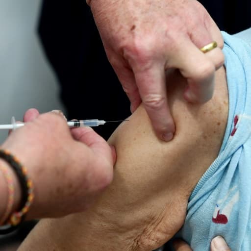 EN DIRECT - Covid-19: la nette baisse de la vaccination inquiète l'exécutif