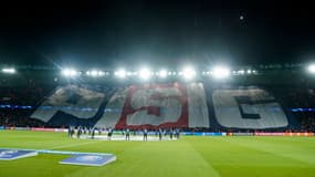 Le tifo du PSG lors du match au Parc des Princes face à l'AC Milan