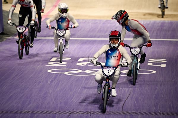 Joris Daudet, Sylvain André et Romain Mahieu tous les trois sur le podium du BXM Racing, JO de Paris 2024, 2 août 2024