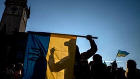 Un drapeau ukrainien à Prague, dimanche 27 mars 2022