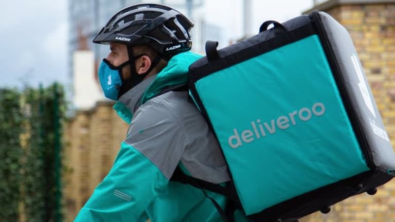 Deliveroo prevede di lasciare la Spagna poiché il personale addetto alle consegne dovrà pagare i loro stipendi