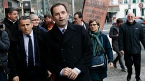 Benoît Hamon lors d'un déplacement à Arcueil, en région parisienne, le 6 février 2017.