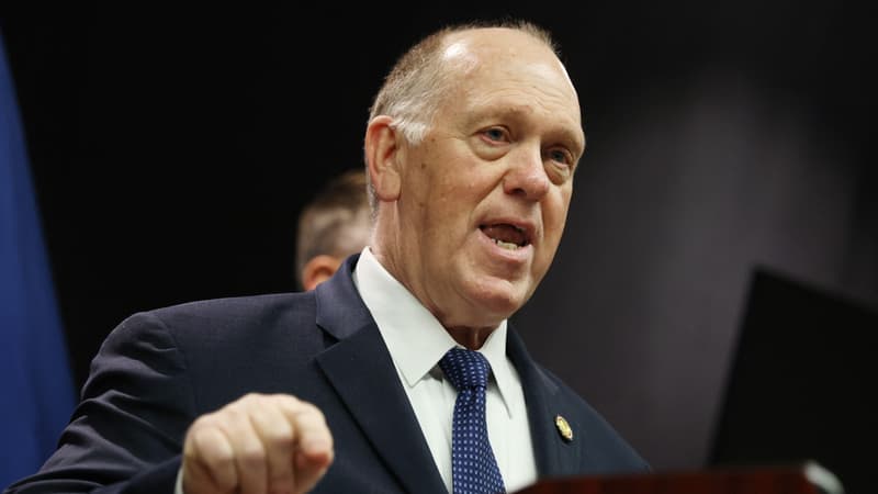 L'émissaire de Donald Trump promet de poursuivre les opérations anti-immigration à Minneapolis mais admet un besoin d'"améliorations"