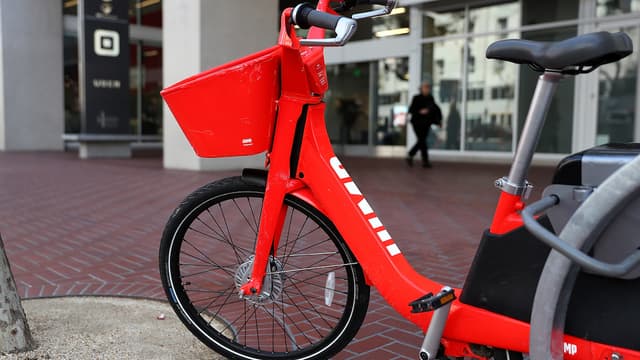 Uber prépare le lancement à Berlin d'un service de vélos et d'autos partage de véhicules électriques