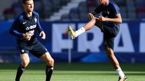 Laurent Koscielny et Kylian Mbappé