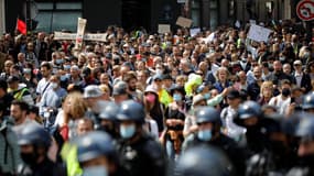 Des manifestants hostiles à l'instauration du pass sanitaire manifestant à Paris, samedi 7 août 2021
