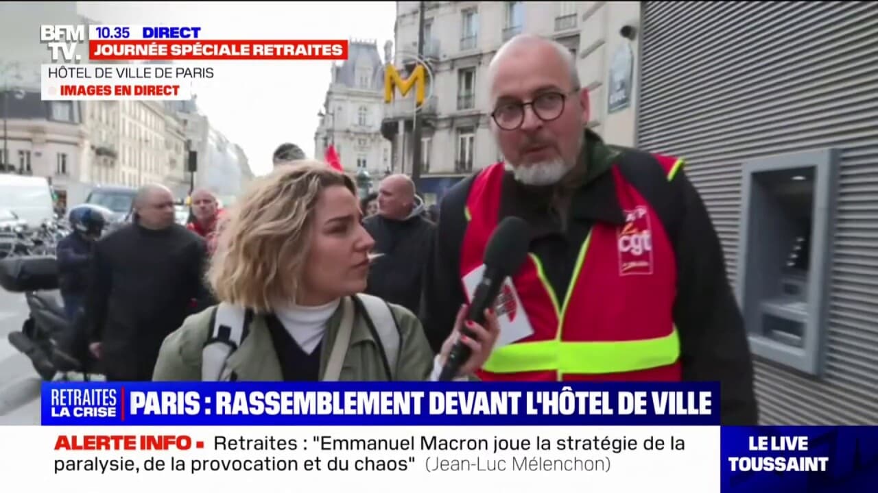 Retraites Des Manifestants Se Sont Rassemblés Devant Lhôtel De Ville