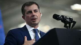 Pete Buttigieg, alors secrétaire aux Transports, le 6 septembre 2024 dans le Michigan (États-Unis).
