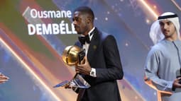 Ousmane Dembélé avec son trophée de meilleur joueur remis aux Globe Soccer Awards, le 28 décembre 2025