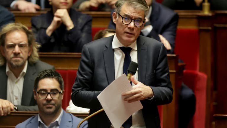 Le premier secrétaire du Parti socialiste Olivier Faure s'exprime lors d'une séance de questions au gouvernement à l'Assemblée à Paris, le 15 janvier 2024