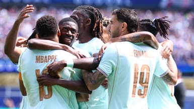 Ousmane Dembélé fêté par ses coéquipiers en équipe de France, Coupe du monde 2026, 26 juin 2026