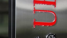 Les bureaux parisiens d'UBS ont fait l'objet d'une perquisition dans le cadre d'une enquête lancée à la suite de soupçons d'aide à l'évasion fiscale. /Photo d'archives/REUTERS/Tim Chong