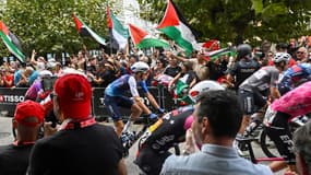 Des militants pro-Palestine sur la 12e étape de la Vuelta, le 4 septembre 2025