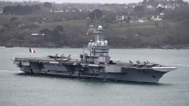 Le porte-avions Charles de Gaulle dans le port de Brest (Finistère), le 13 mars 2020.