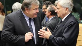 Le ministre des Finances grec Evangelos Venizelos (à gauche) et le président de la Banque centrale européenne Jean-Claude Trichet à Bruxelles. Les créanciers privés de la Grèce pourraient devoir accepter une perte allant jusqu'à 60% sur leurs titres souve