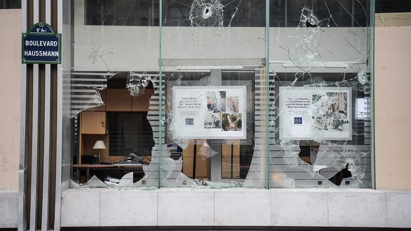 Une banque touchée par les violences boulevard Haussmann 