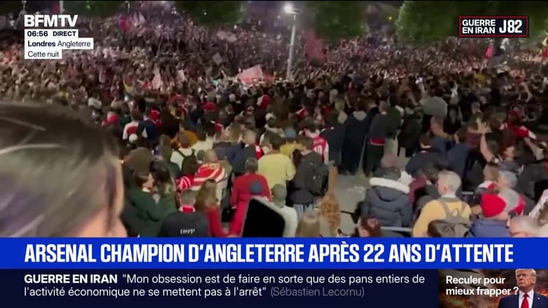 Les fans d'Arsenal célèbrent leur premier titre de champion d'Angleterre depuis 22 ans