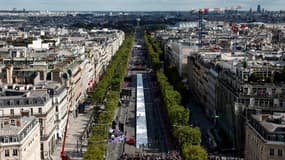 Les Champs-Elysées à Paris à l'été 2024
