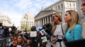 Jennifer Araoz, l'une des femmes qui accuse Jeffrey Epstein de l'avoir violée alors qu'elle était encore mineure, ce mardi devant le tribunal de New-York.