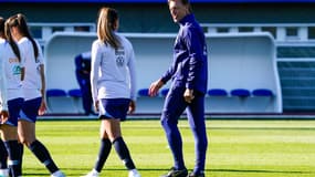 Hervé Renard à l'entraînement avec les joueuses