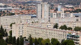 Vue des quartiers nord de Marseille. Le Premier ministre, Jean-Marc Ayrault, a réuni jeudi quinze ministres pour élaborer un programme global d'action destiné à enrayer la violence endémique à Marseille, secouée par des règlements de comptes sanglants. /P