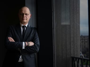 L'ancien Premier ministre Edouard Philippe pose le 11 décembre 2025 à l'Hôtel de ville du Havre