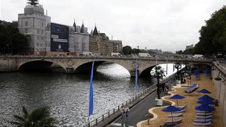 A Paris Plages, un événement estival annuel dans le centre de Paris. Paris a battu au premier semestre de 2011 des records de fréquentation touristique malgré la crise, grâce aux Chinois, aux latino-américains et aux Français qui ont redécouvert leur capi