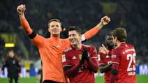 Manuel Neuer et Robert Lewandowski célèbrent la victoire du Bayern contre Dortmund