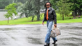 Koundé arrive en talons à Clairefontaine, en mai 2024.