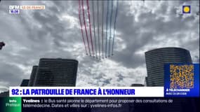 Hauts-de-Seine: les Franciliens admirent la patrouille de France depuis le parvis de La Défense
