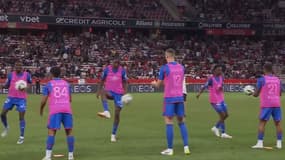 L'échauffement enfantin des remplaçants lyonnais à la mi-temps de Nice-OL (0-0, 3e journée de L1), le 27 août 2023