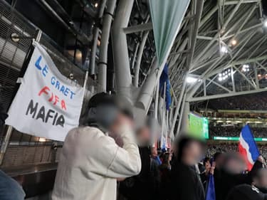 "Le Graët, Fifa, Mafia", la banderole contre Le Graët et la Fifa retirée du parcage français en Irlande, lundi