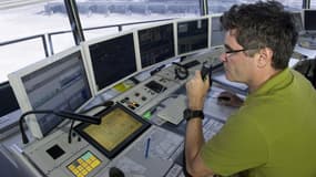 Les agents au sol se chargeraient de rediriger l'avion en perdition en reprogrammant son plan de vol
